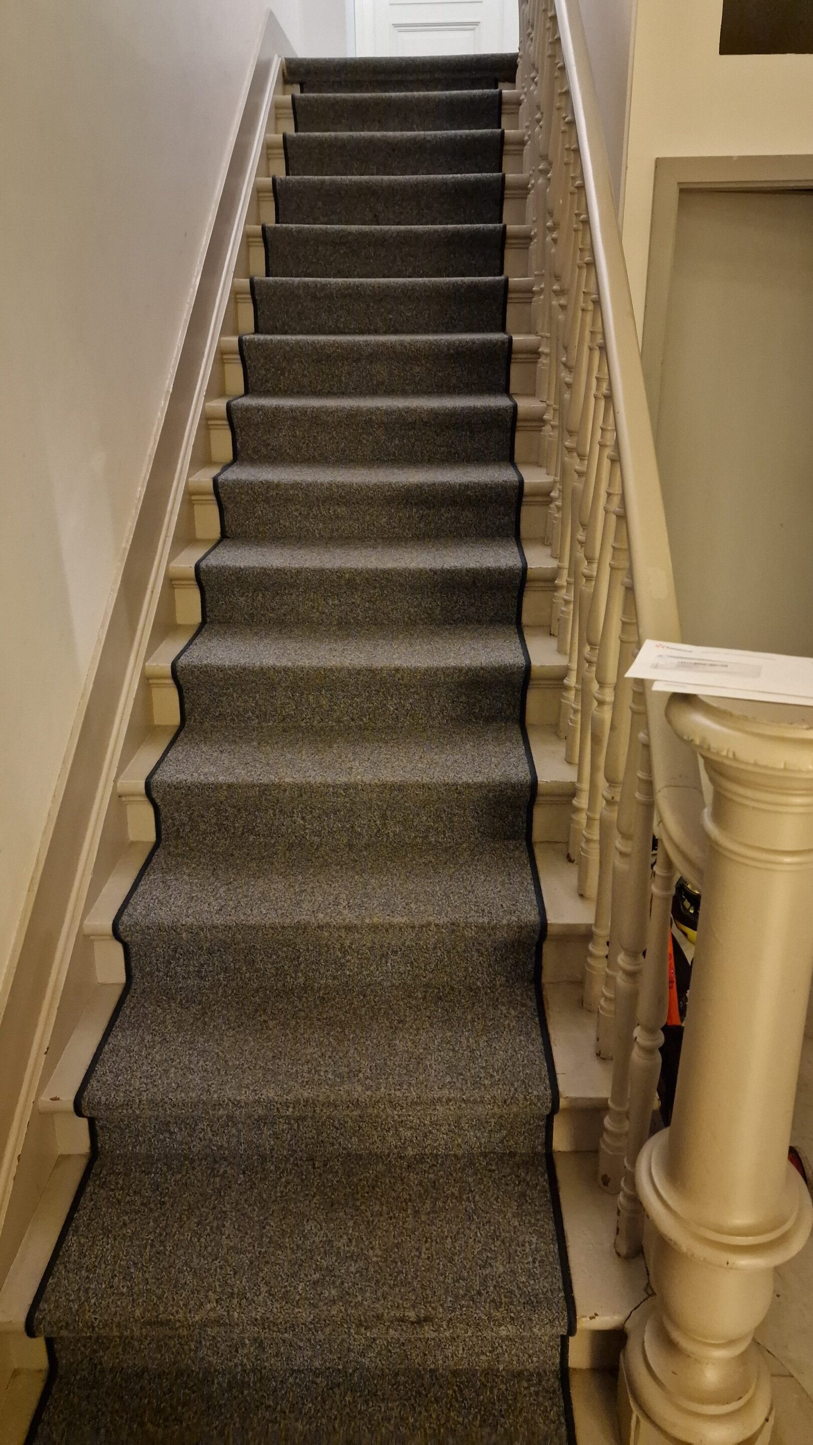 20231124_195048 nettoyage-moquette-escalier